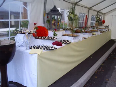 Les Pieds Sous La Table
